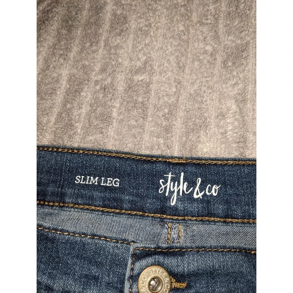 Style & Co Slim‎ Leg Jeans Mid Rise Slimming Pocket Denim Size 16 NWT